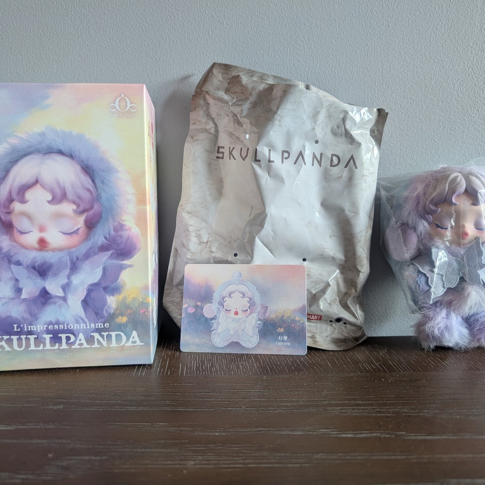 L'impressionnisme Collectible Figure SkullPanda AUTHENTIC. Beautiful Lighting.